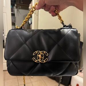 Gorgeous Black quilted bag with chunky chain and strap.